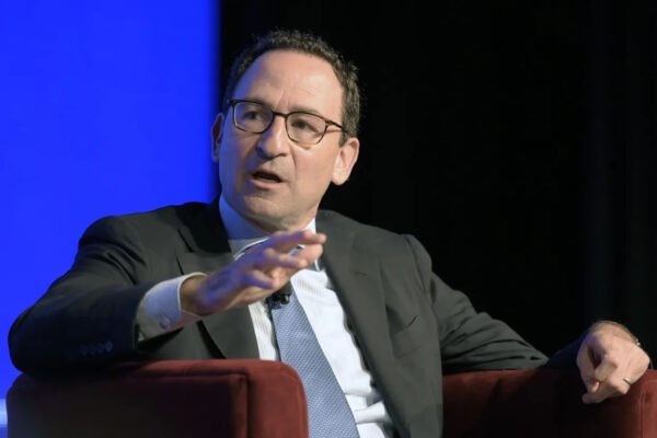 Diplomat elitare nuk mjaftojnë më, analistët e rinj duhet të punojnë më fort dhe të jenë njerëzorë