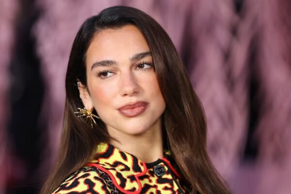 CNN: Dua Lipa sjell epokë të re të modës Boom Boom