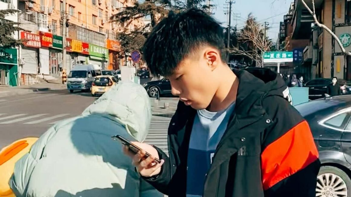 Aplikacioni “A je gjallë?” – fenomeni kinez për ata që jetojnë vetëm