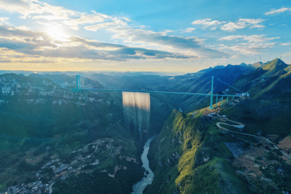 Huajiang Grand Canyon Bridge: Ura më e lartë në botë, 625 metra mbi kanion