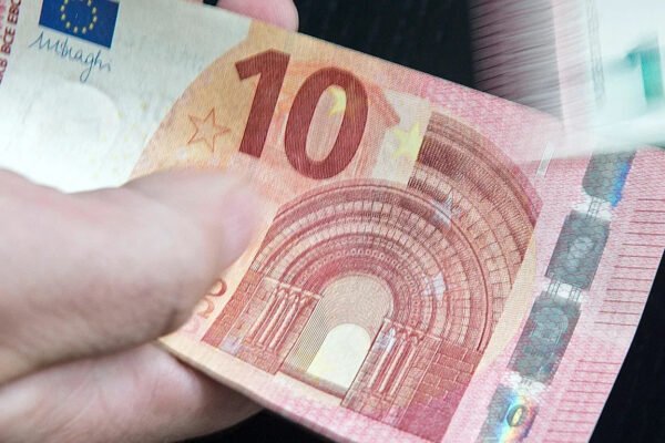 Kursim apo investim, pse europianët po humbasin mijëra euro nga inflacioni?