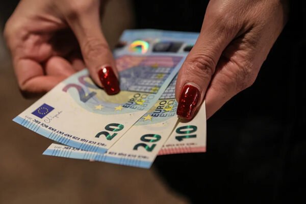 Pagat minimale në vitin 2026, cilat vende paguajnë më shumë në Europë?