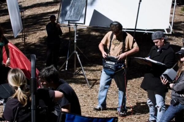 Dy motrat shqiptare Zenelaj po përgatisin në SHBA filmin ‘Gonxhe’ për fëmijërinë e Nënë Terezës