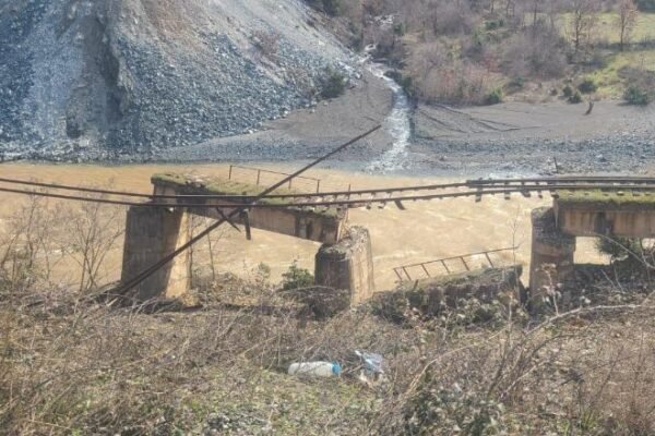 Konfindustria: Mbyllja e rrugës me Korçën cënon ekonominë dhe sigurinë kombëtare