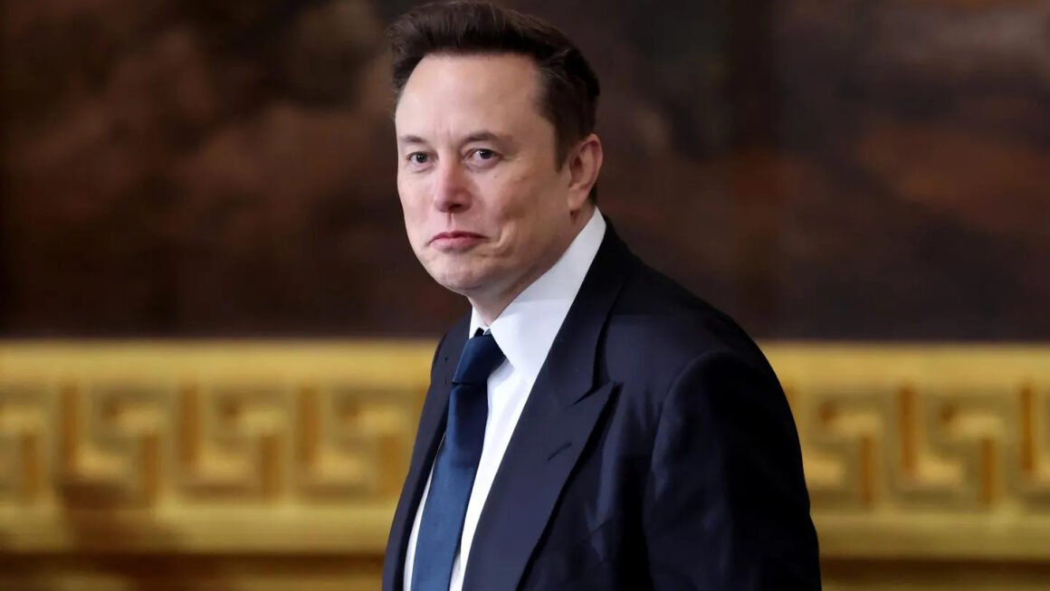 Elon Musk u bë personi i parë në botë me pasuri 800 miliardë dollarë