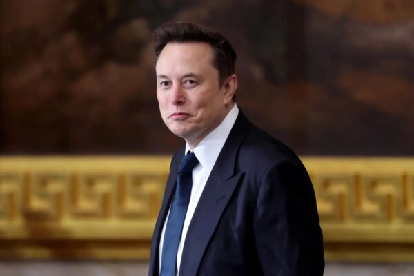Elon Musk u bë personi i parë në botë me pasuri 800 miliardë dollarë