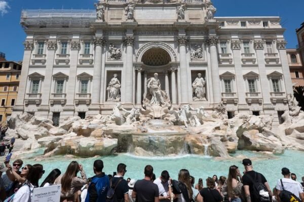 Vizita pranë ‘Shatërvanit të Trevit’ në Romë do të kushtojë 2 euro