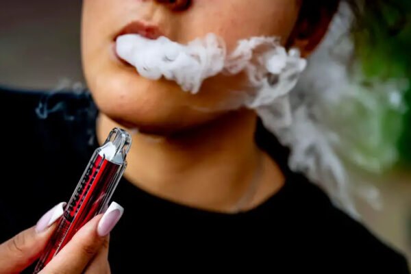 Përdorimi i duhanit mes të rinjve dhe grave mbetet shqetësues në Evropë – paralajmërimi i OBSH-së