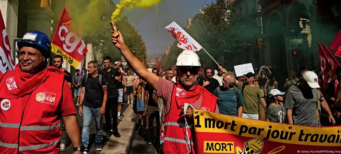 Axhenda pro-biznes e Macronit goditet nga kaosi buxhetor