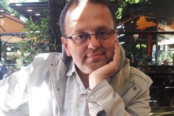 Letër nga Evans Drishti: “Zoti prind! Fëmija është i yti, jo i shkollës!”