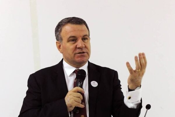 Mes legjitimitetit të votës dhe “mbështetjeve telefonike”