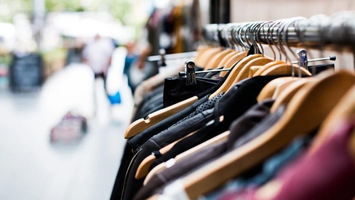 Emigrimi dhe kostot e jetesës çojnë në ulje konsumin e veshjeve