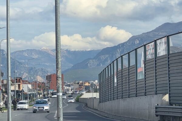 BB: Shqipëria shpenzon shumë për transportin, por projektet mbeten me cilësi të dobët