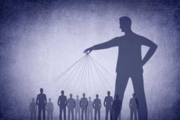 Fraza e thjeshtë që neutralizon manipulimin psikologjik