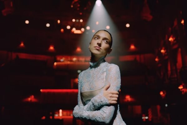 Rina Lipa bën debutimin e saj artistik me filmin e shkurtër ‘Weight of Ribbons’
