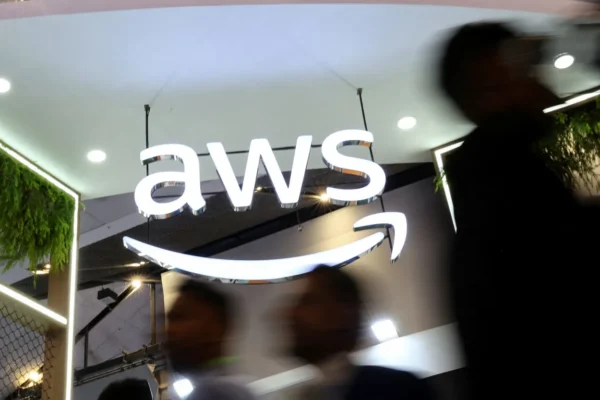 Sulm me dron ndaj qendrave të të dhënave të Amazon në Gjirin Persik