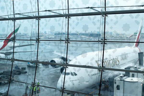 Lufta dhe kostoja ekonomike, sa i kushton Dubait ndalimi i aeroportit më të ngarkuar në botë?