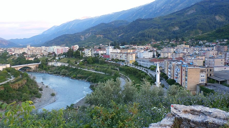 Shqipëria po plaket, 44 bashki me lindshmëri negative, jugu në rënie të theksuar demografike